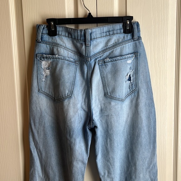 CELLO Light-Washed Distressed Raw Hem Jeans - Picture 7 of 7